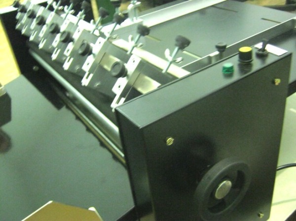 Serrilhadeira de Papel Automática 40 Serrilhadeira de Papel Automática 40