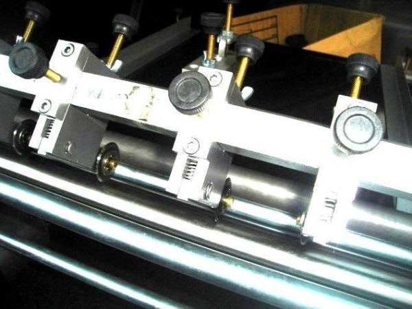Serrilhadeira de Papel Automática 40 Serrilhadeira de Papel Automática 40