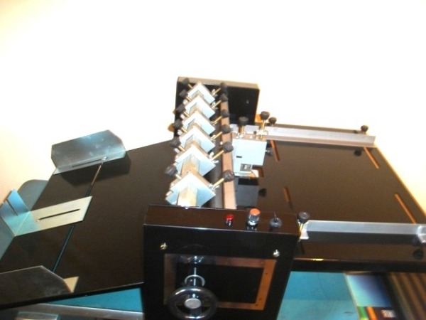 Serrilhadeira de Papel Automática 40 Serrilhadeira de Papel Automática 40