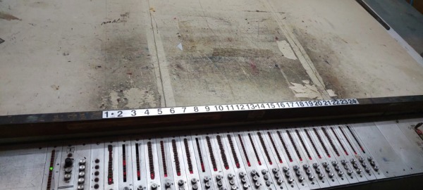 Impressora Offset Roland Favorit | 5 cores + Verniz Impressora Offset Roland Favorit | 5 cores + Verniz