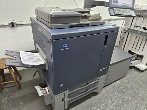 Vende-se Konica Minolta 1060