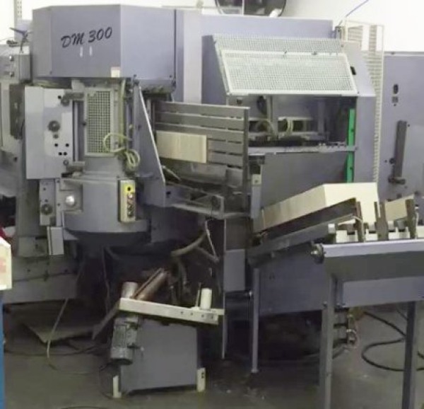 Máquina Montadora de Capa Dura Müller Martini VBF DM 300