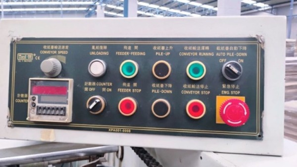 Máquina Envernizadora Automática UV Tsai YI HS-104