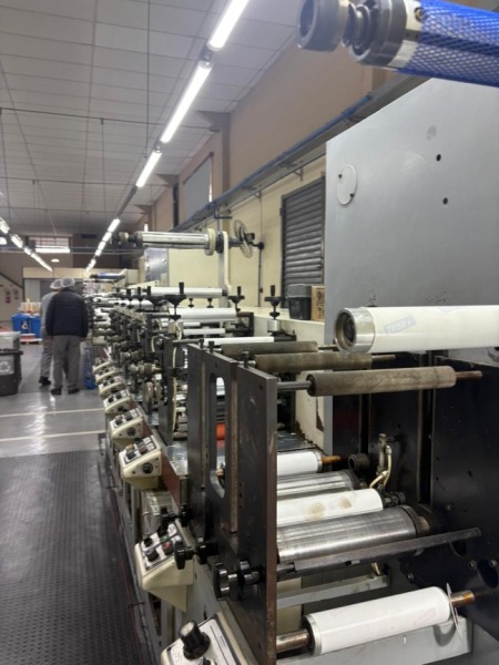 Flexográfica Etirama Superprint 250mm, 6 cores todas UVs Flexográfica Etirama Superprint 250mm, 6 cores todas UVs