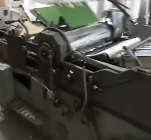 Corte e Vinco Mercedes Glockner | 4 trilhos | Automática Corte e Vinco Mercedes Glockner | 4 trilhos | Automática