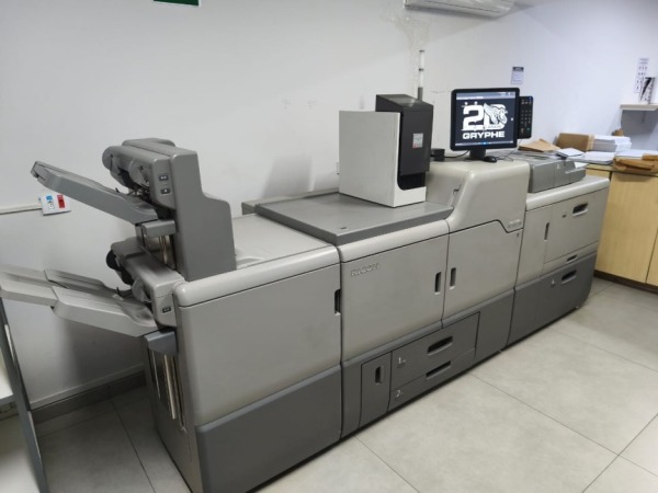 Impressora Ricoh - Modelo 7200 c/ Verniz Adicional