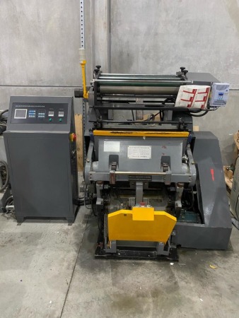 Corte e Vinco Chinesa -  Com Hot Stamping