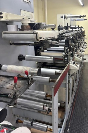 Flexográfica Etirama Superprint 250mm, 6 cores todas UVs Flexográfica Etirama Superprint 250mm, 6 cores todas UVs