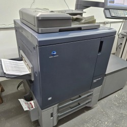 Vende-se Konica Minolta 1060